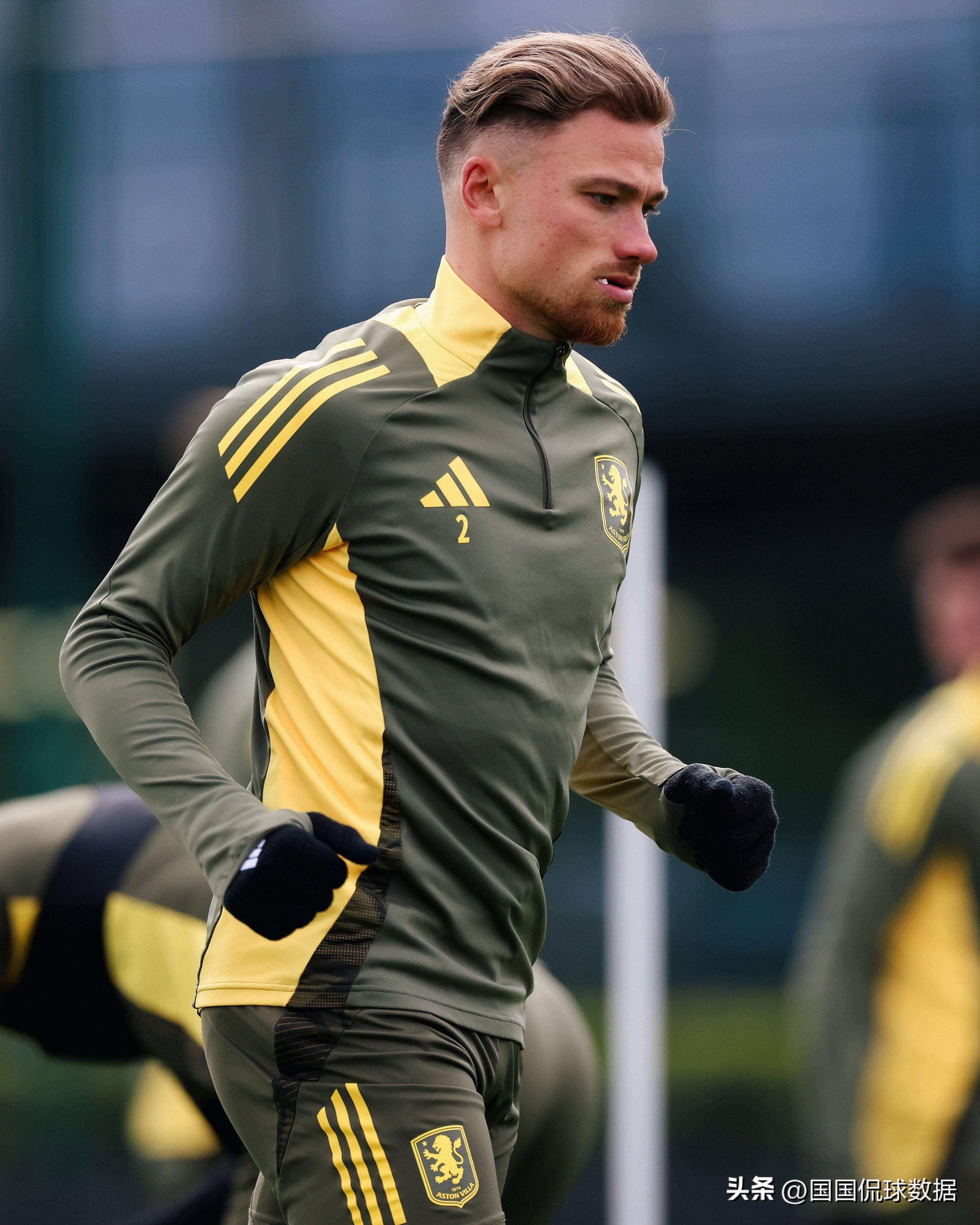 九游体育-关键时刻法兰克福备战足总杯阿斯顿维拉强势反弹备战国王杯，现场解说直呼：摩纳哥集结日队长鼓劲的简单介绍